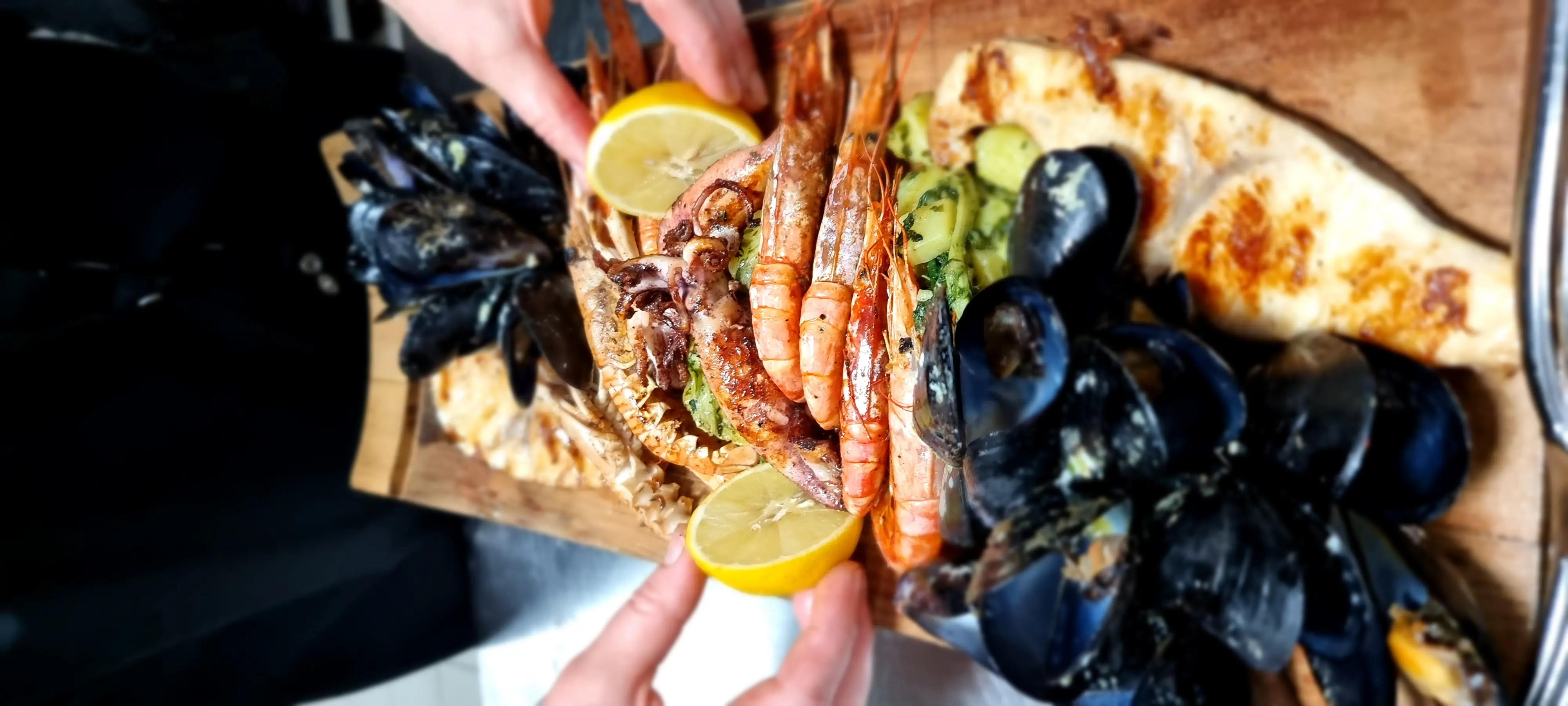Seafood platter with mussels and prawns at Restaurant Ruzmarin in Srebreno